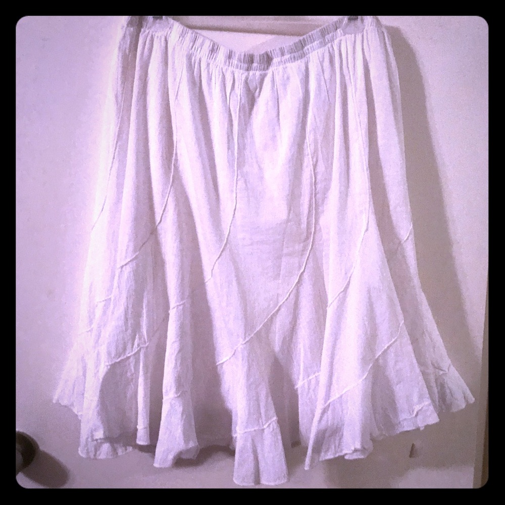 Cute cotton white skirt to the knees size L